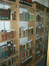 Im Archiv befinden sich alte Zeitungen, Karten, regionale Literatur, alte Adressbücher oder auch Jahrbücher.