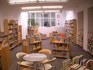 Um viele Leser anzulocken, bieten die Bibliotheken meist eine große Auswahl an verschiedener Literatur. Hier zu sehen ist ein Teil der Sachbuchabteilung in der „Lebendigen Bibliothek“ in Bottrop.